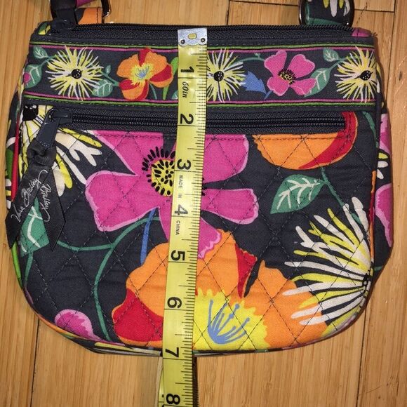 VERA BRADLEY Little Flap Hipster in Jazzy Blooms Retired Spring 2013 - Picture 10 of 10